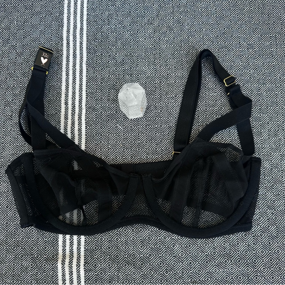 VS black mesh bra 🖤 NWT